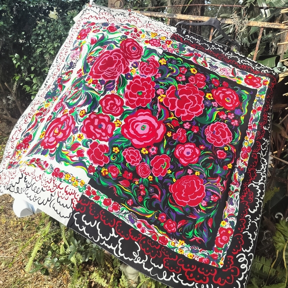 Gianni Versace 90s vintage Floral Oversized Scarf 60 in x 110 in - Picture 13 of 13